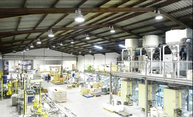 Por qué la eficiencia lumínica es clave en proyectos industriales